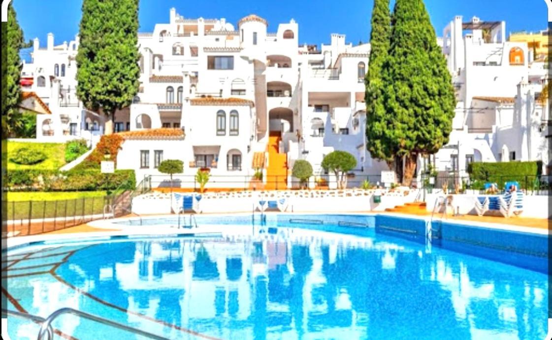 Apartamento Pueblo Evita Apartment Benalmadena Bagian luar foto