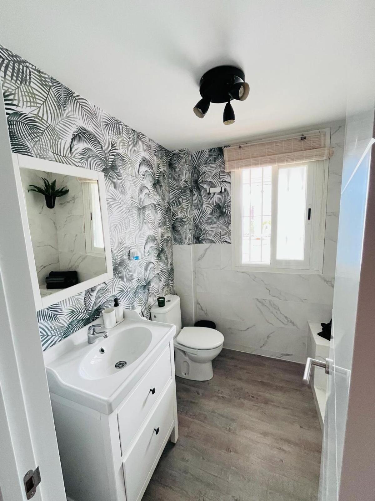 Apartamento Pueblo Evita Apartment Benalmadena Bagian luar foto